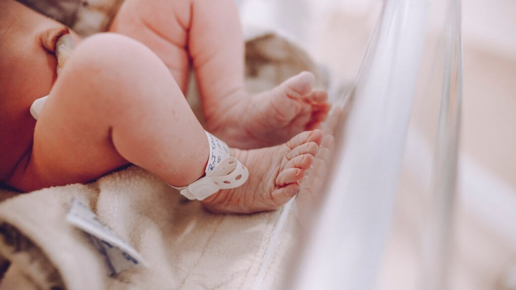 does delayed cord clamping replace vitamin K?