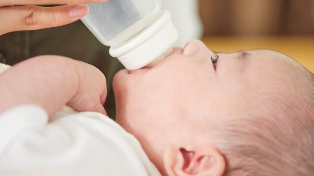 glass vs plastic baby bottles for newborns, are polypropylene baby bottles safe for babies?