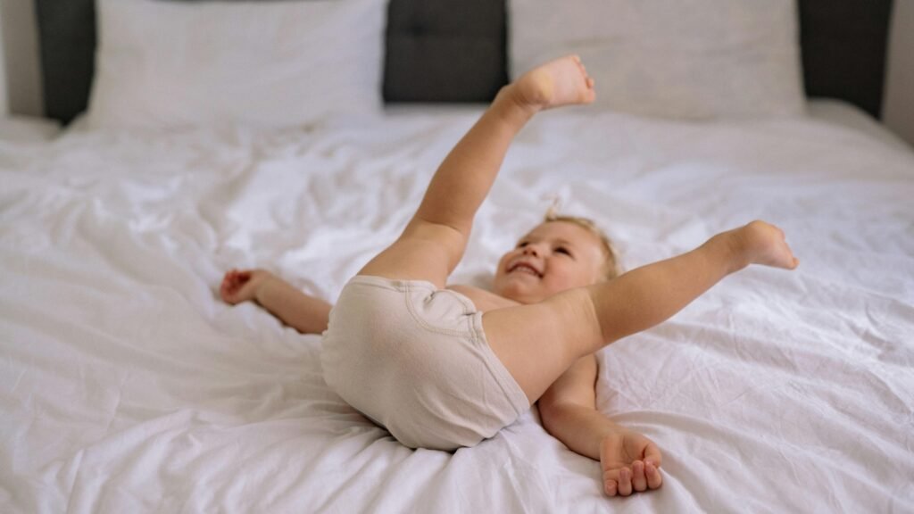 5 key signs your baby is ready to stop swaddling, stop swaddling and manage sleep transition